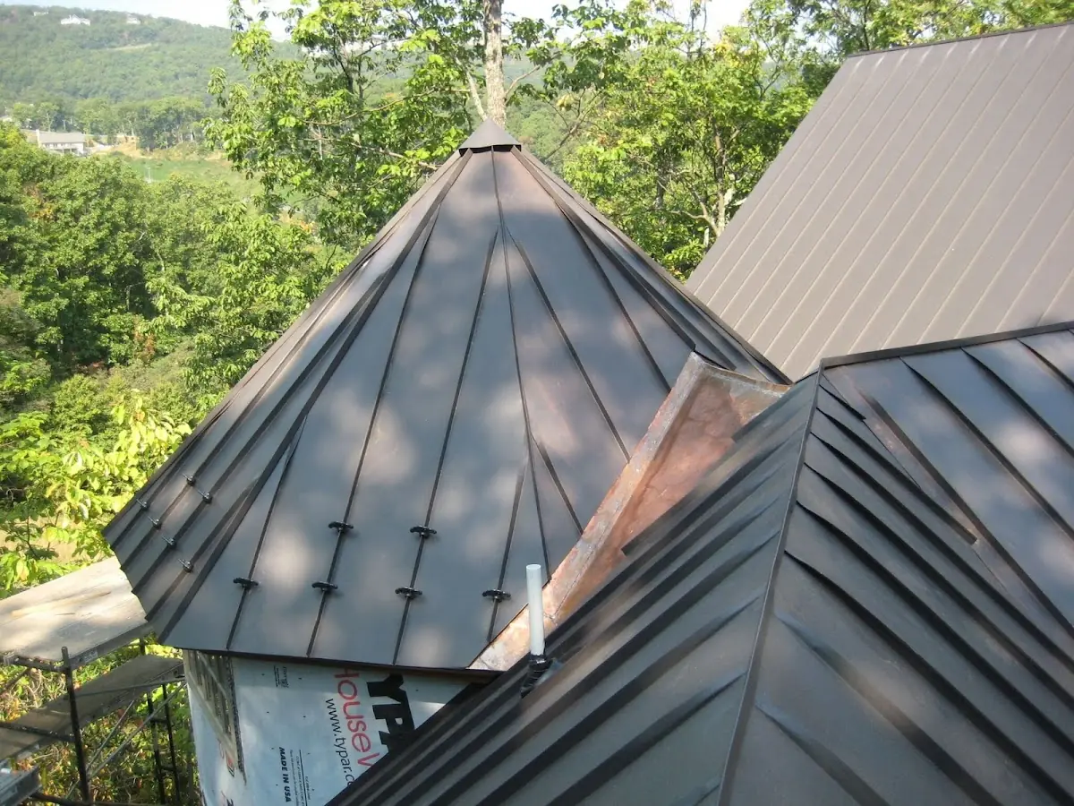 Professional Gutter Cleaning by Craftsman Roofing in Valencia del Valle