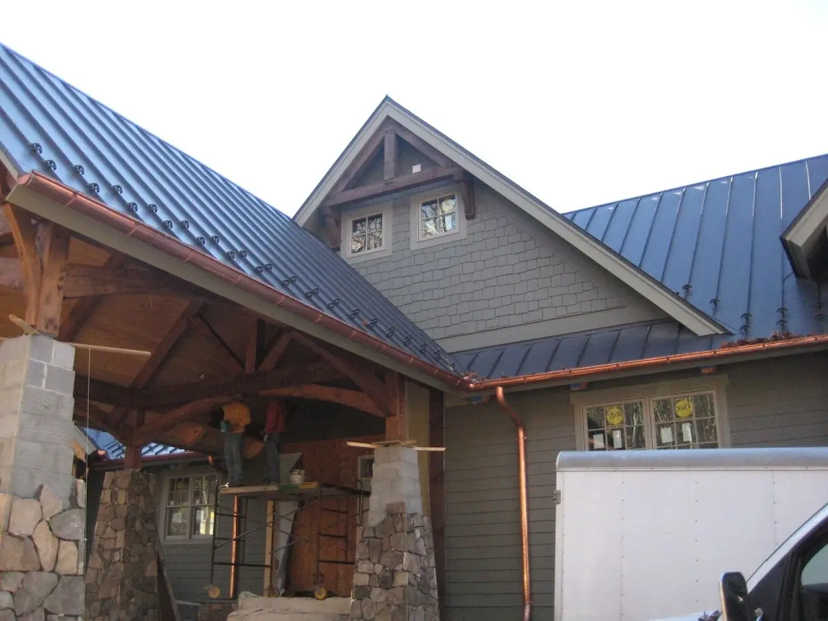 Craftsman Roofing team delivering quality roofing work in Valencia del Valle